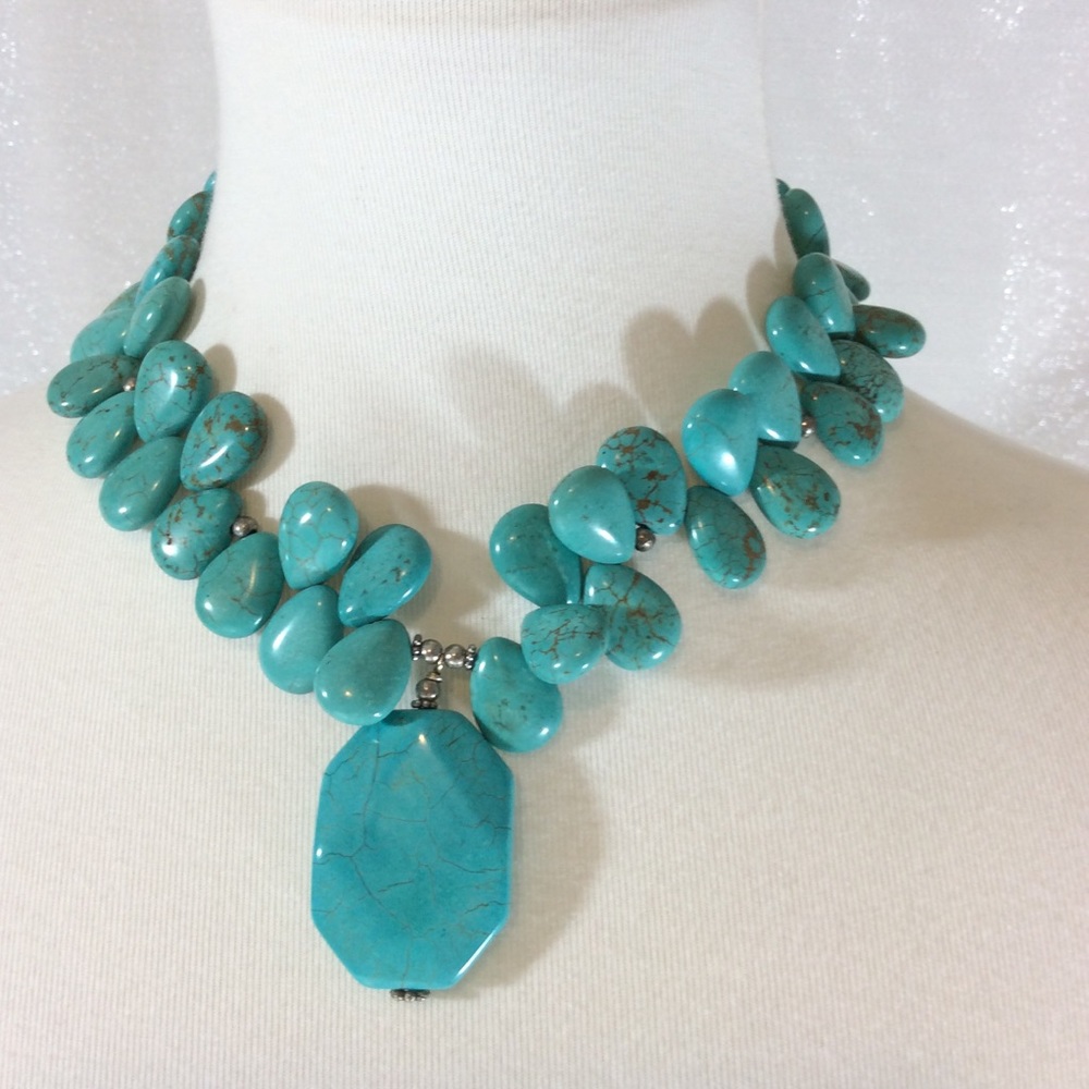 Statement Necklace w/Pendant-NWT-Faux Turquoise